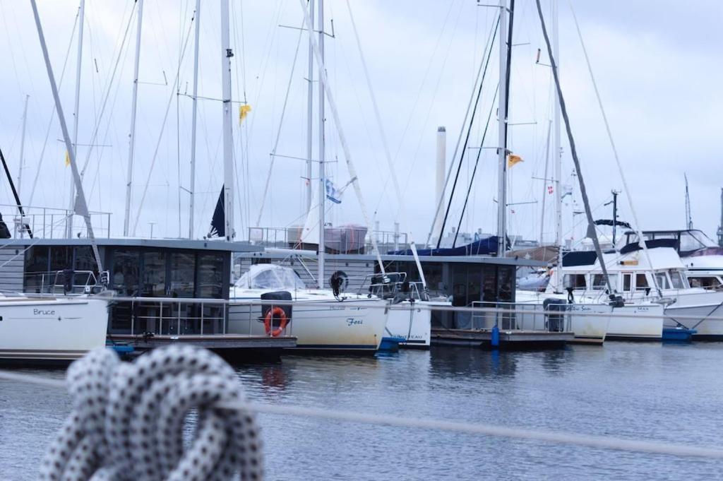 Hausboot Fjord Meeresbrise Mit Dachterrasse In Flensburg Exterior photo